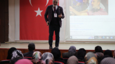 Van Sosyal Medya Farkındalik Seminerleri Başladı